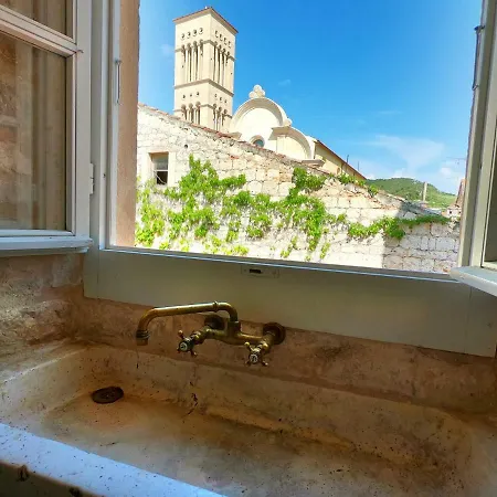 Apartment Historic Piazza House & Romantic Hidden Garden