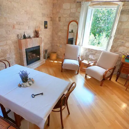 Historic Piazza House & Romantic Hidden Garden Apartment