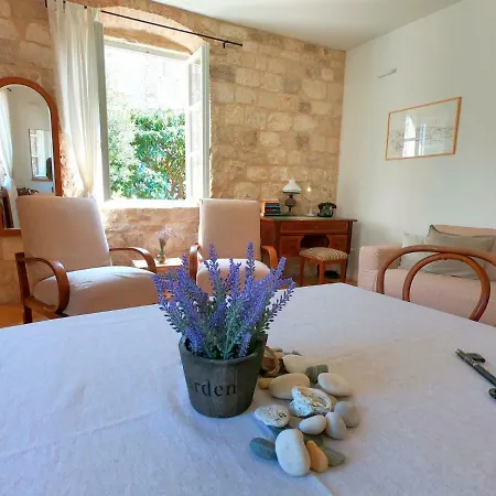 Historic Piazza House & Romantic Hidden Garden Hvar Town