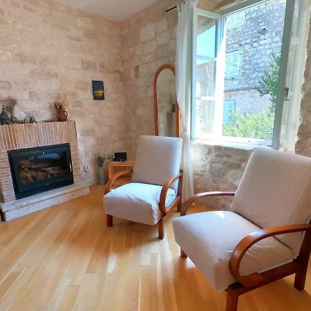Historic Piazza House & Romantic Hidden Garden Apartment *
