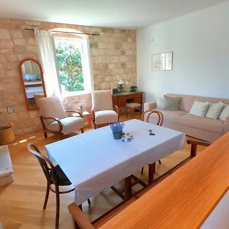 Historic Piazza House & Romantic Hidden Garden Hvar Town