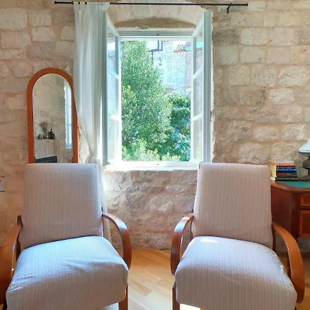 Historic Piazza House & Romantic Hidden Garden Apartment