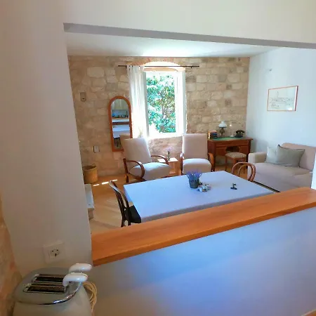 Apartment Historic Piazza House & Romantic Hidden Garden Hvar Town