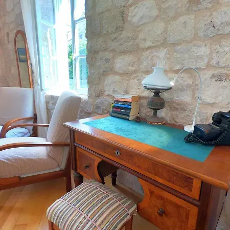 Apartment Historic Piazza House & Romantic Hidden Garden Hvar Town