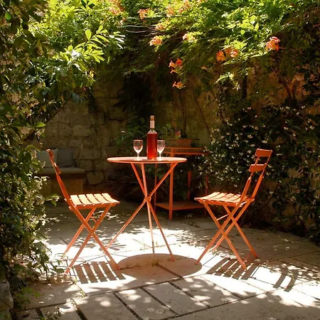 Historic Piazza House & Romantic Hidden Garden Apartment *