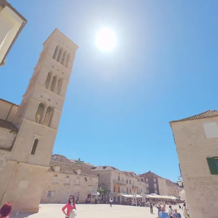 Historic Piazza House & Romantic Hidden Garden Apartment Hvar Town