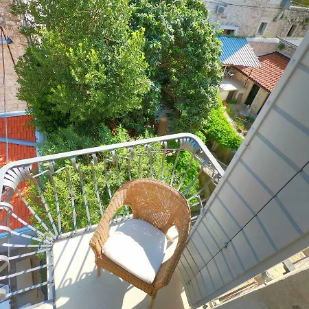 Historic Piazza House&romantic Hidden Garden Hvar Town