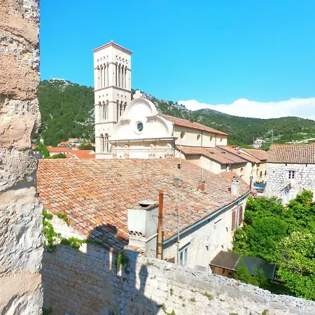 Historic Piazza House&romantic Hidden Garden Hvar Town