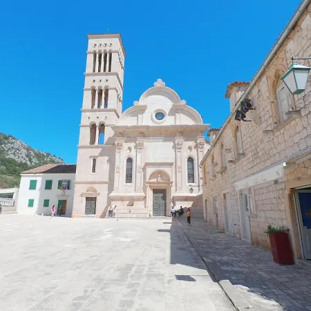 Historic Piazza House&romantic Hidden Garden Appartamento