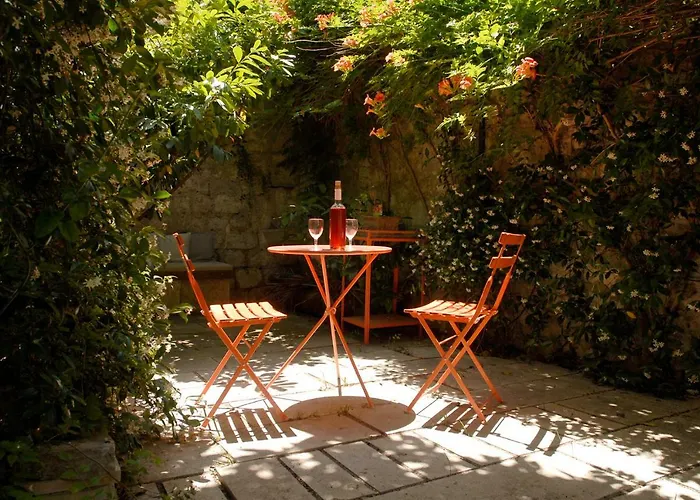 Historic Piazza House & Romantic Hidden Garden Apartment *